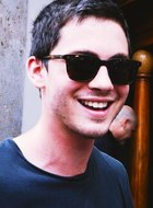 Logan Lerman : logan-lerman-1384812381.jpg