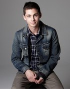 Logan Lerman : logan-lerman-1388707000.jpg