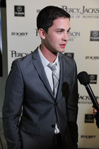 Logan Lerman : logan-lerman-1392479396.jpg