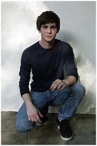 Logan Lerman : logan-lerman-1393278442.jpg