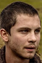 Logan Lerman : logan-lerman-1394132255.jpg