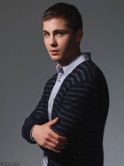 Logan Lerman : logan-lerman-1396011379.jpg