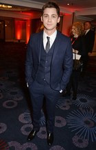 Logan Lerman : logan-lerman-1396275728.jpg