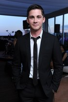 Logan Lerman : logan-lerman-1400361632.jpg