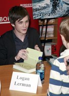 Logan Lerman : logan-lerman-1401035406.jpg