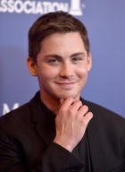 Logan Lerman : logan-lerman-1408205725.jpg