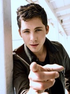 Logan Lerman : logan-lerman-1408291408.jpg