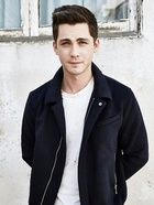 Logan Lerman : logan-lerman-1408291413.jpg