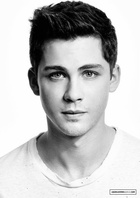 Logan Lerman : logan-lerman-1408291449.jpg