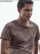 Logan Lerman : logan-lerman-1412373640.jpg