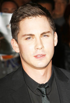 Logan Lerman : logan-lerman-1433173156.jpg