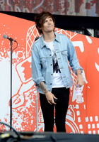 Louis Tomlinson : louis-tomlinson-1406818483.jpg