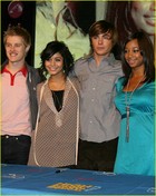 Lucas Grabeel : TI4U_u1188492301.jpg