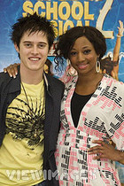 Lucas Grabeel : TI4U_u1223255554.jpg