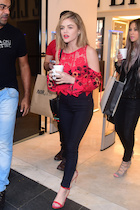 Lucy Hale : lucy-hale-1462563460.jpg