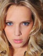 Luisana Lopilato : luisana-lopilato-1317667305.jpg