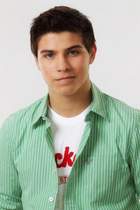 Luke Bilyk : luke-bilyk-1321107345.jpg