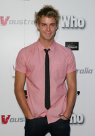 Luke Mitchell : lukemitchell_1278112560.jpg