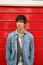 Luke Pasqualino : lukepasqualino_1252995426.jpg