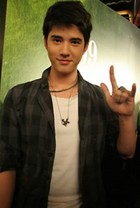 Mario Maurer : mariomaurer_1306873836.jpg