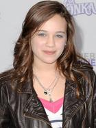 Mary Mouser : mary-mouser-1384196376.jpg