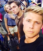 Mason Dye : TI4U1543120962.jpg