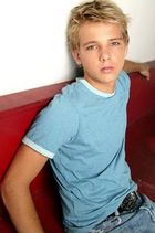 Max Thieriot : TI4U_u1156546032.jpg