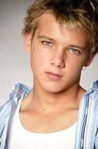 Max Thieriot : TI4U_u1156546043.jpg