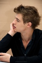 Max Irons : maxirons_1304963954.jpg