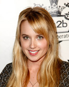 Megan Park : meganpark_1256086161.jpg