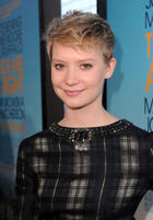 Mia Wasikowska : mia-wasikowska-1322080670.jpg