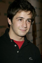 Michael Angarano : TI4U_u1143350426.jpg