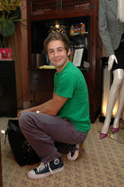 Michael Angarano : TI4U_u1143350486.jpg