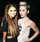 Miley Cyrus : TI4U1370107588.jpg