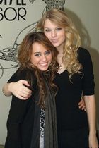 Miley Cyrus : TI4U_u1236917253.jpg