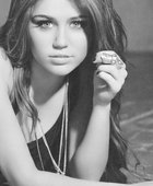 Miley Cyrus : miley-cyrus-1313845739.jpg