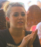 Miley Cyrus : miley-cyrus-1317869102.jpg