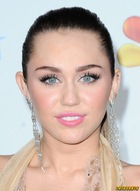 Miley Cyrus : miley-cyrus-1324754590.jpg