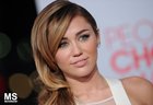 Miley Cyrus : miley-cyrus-1326483149.jpg