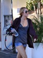 Miley Cyrus : miley-cyrus-1330179443.jpg