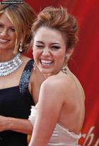 Miley Cyrus : miley-cyrus-1330367495.jpg