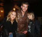 Miley Cyrus : miley-cyrus-1330375355.jpg