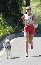 Miley Cyrus : miley-cyrus-1330915704.jpg