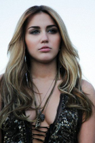 Miley Cyrus : miley-cyrus-1332355067.jpg
