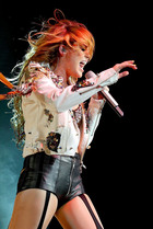 Miley Cyrus : miley-cyrus-1334884072.jpg