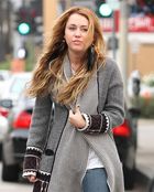 Miley Cyrus : miley-cyrus-1335466959.jpg