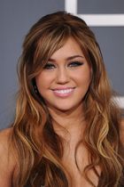 Miley Cyrus : miley-cyrus-1339480462.jpg