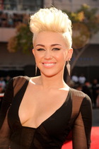 Miley Cyrus : miley-cyrus-1347236953.jpg