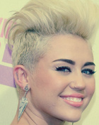 Miley Cyrus : miley-cyrus-1347976399.jpg