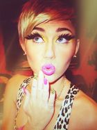 Miley Cyrus : miley-cyrus-1354815909.jpg